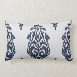 モダンでシックなダマスク織の青および白いイカットの枕 ランバークッション