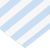 モダンでシックな淡いブルーおよび白のストライブ柄パターン ショートテーブルランナー (コーナー)