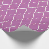 モダンでシックな織り目加工の紫色のイカットのシェブロンパターン ラッピングペーパー (角)