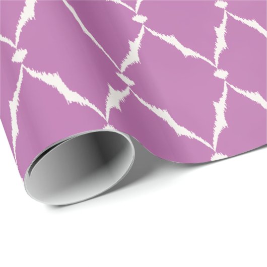 モダンでシックな織り目加工の紫色のイカットのシェブロンパターン ラッピングペーパー (ロールコーナー)