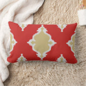 モダンでシックな赤および金ゴールドのイカットの枕 ランバークッション (ブランケット)