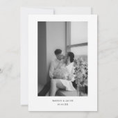 モダンでシンプルなモノクロの結婚式の写真 サンキューカード (裏面)