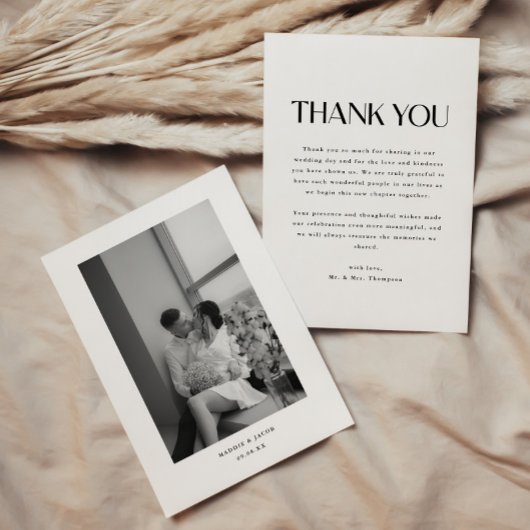 モダンでシンプルなモノクロの結婚式の写真 サンキューカード