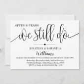 モダンでシンプル 私たちはまだ結婚記念日を祝う 招待状 (正面)