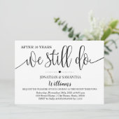 モダンでシンプル 私たちはまだ結婚記念日を祝う 招待状 (スタンド正面)