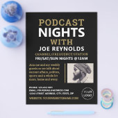 モダンでスタイリッシュなポッドキャスター、ポッドキャスト広告 チラシ (シングル)