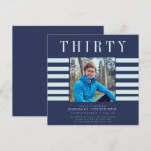 モダンでスタイリッシュな青い30歳の誕生日写真 招待状 (正面/裏面)