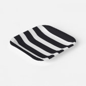 モダンでトレンディなブラック＆ホワイトのストライプがおしゃれでスタイリッシュ ペーパープレート (傾斜あり)