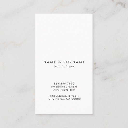 モダンでミニマルでエレガントな葉の白い及び灰色の垂直 名刺 (裏面)