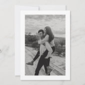 モダンでミニマルなタイポグラフィーの結婚式の案内 招待状 (裏面)