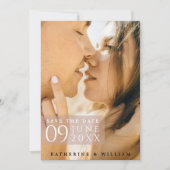 モダンでミニマルな写真を使った結婚式の日時を保存するカード セーブザデート (正面)