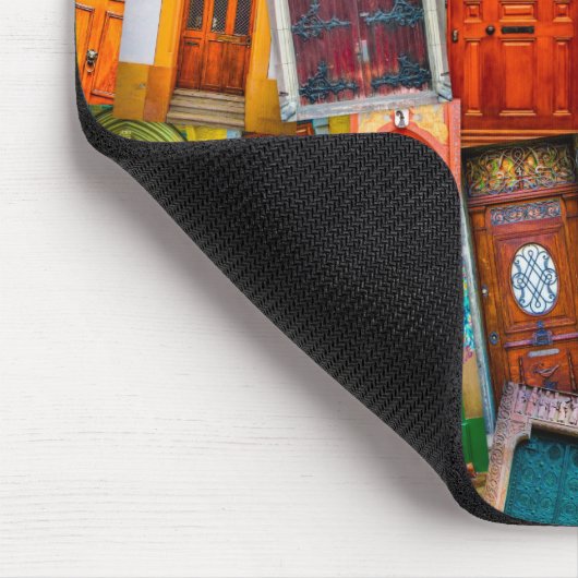 モダンでユニークなヴィンテージのドアの芸術の写真撮影 マウスパッド (コーナー)