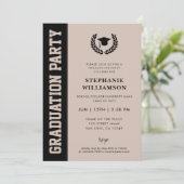 モダンで大胆なミニマルな卒業写真 招待状 (スタンド正面)