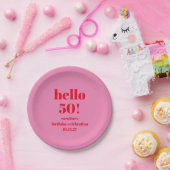 モダンで大胆な明るいピンクとレッドの50歳の誕生日カスタムデザイン ペーパープレート (パーティー)