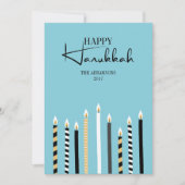 モダンで幸せなハヌカーは休日カードの良否を明りにすかして調べます シーズンカード (正面)