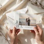 モダンで幸せな新婚の結婚写真 クリスマス