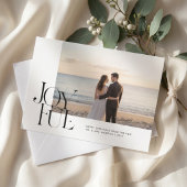 モダンで幸せな新婚の結婚写真 クリスマス