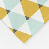 モダンで幾何学的で真新しく黄色い三角形パターン フリースブランケット (角)