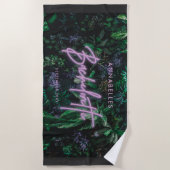 モダンで明るい紫色のガーリーなネオンバチェロレッテ ビーチタオル (正面)