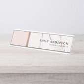 モダンで柔らかい赤面のピンクのバラの金ゴールドの大理石の質 デスクネームプレート (正面)