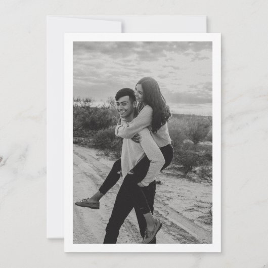 モダンで現代的な日付写真 ウェディング 招待状 (裏面)