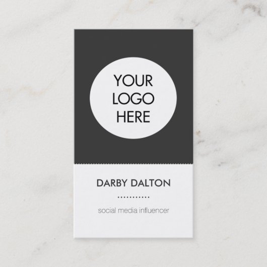 モダンで白いロゴ社会的な媒体の名刺 名刺 (正面)