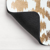 モダンで白いhandrawnのイカットパターンフェイクな真鍮の金ゴールド マウスパッド (コーナー)