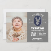 モダンで素朴なシカ及び矢の誕生の発表 招待状 (正面)