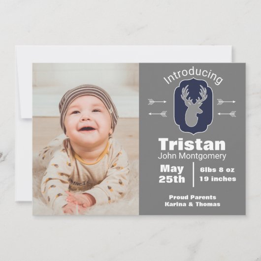 モダンで素朴なシカ及び矢の誕生の発表 招待状 (正面)