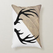 モダンで素朴な納屋木及び黒い(雄ジカの)枝角 アクセントクッション (正面(垂直))