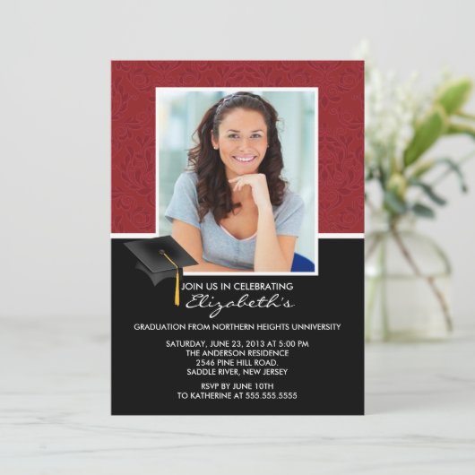 モダンで赤いダマスク織の卒業パーティーの発表 招待状 (スタンド正面)