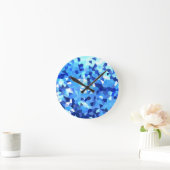 モダンで青および白のステンドグラスのモザイク ラウンド壁時計 (ホーム)