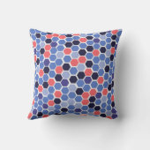 モダンで青く、珊瑚の蜜蜂の巣パターンクッション クッション (裏面)