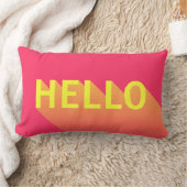 モダンで鮮やかなピンクおよび黄色いこんにちはのタイポグラフィ ランバークッション (ブランケット)
