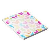 モダンで鮮やかな虹色の蝶のキュートなパターン ノートパッド (アングル)