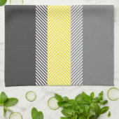 モダンで黄色及び灰色の幾何学的でストライプなパターン キッチンタオル (折り畳み)