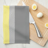 モダンで黄色及び灰色の幾何学的でストライプなパターン キッチンタオル (四つ折り)