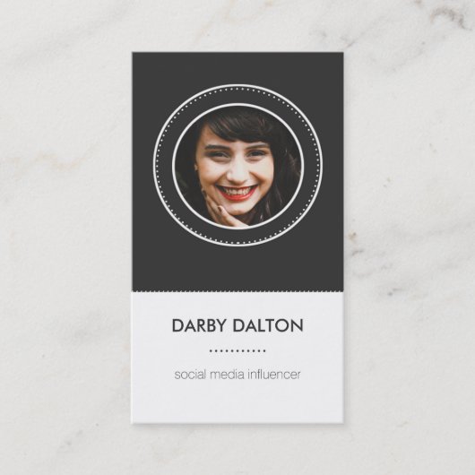 モダンで黒い写真社会的な媒体の名刺 名刺 (正面)