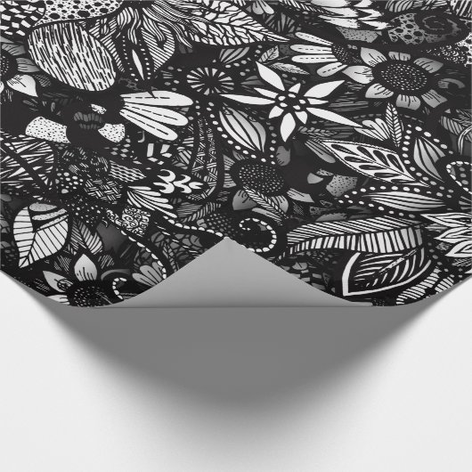 モダンで黒い及び白によって描かれる花のコラージュ ラッピングペーパー (角)