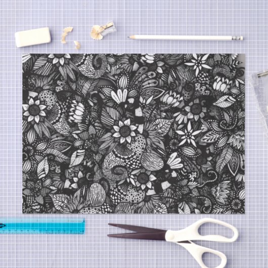 モダンで黒い及び白によって描かれる花のコラージュ 薄葉紙 (クラフト)