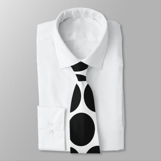 モダンで黒く、白い水玉模様 ネクタイ (タイ)