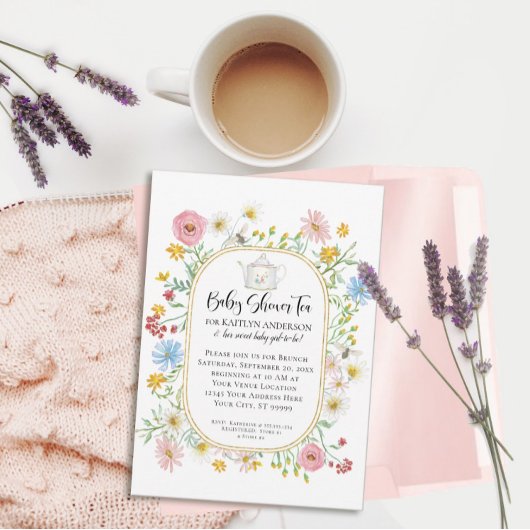 モダンなアーチのワイルドフラワーと蜂のティーパーティーの女の子 招待状