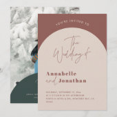 モダンなアーチの錆びた緑のスクリプト写真の結婚式 招待状 (正面/裏面)