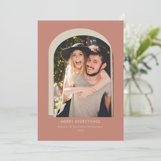 モダンなアーチ写真テラコッタ メリー エブリシング シーズンカード (スタンド正面)