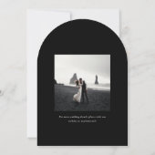 モダンなアーチ型の結婚式の写真を使ったSave the Date 招待状 (裏面)