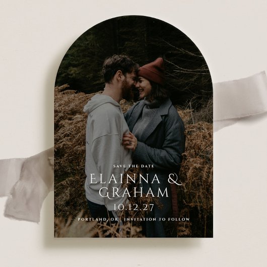 モダンなアーチ型の結婚式の写真を使ったSave the Date 招待状