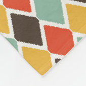 モダンなイカットの種族のファッションパターン フリースブランケット (角)