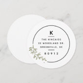 モダンなイニシャル オリーブの枝のリース 新しい住所 招待状 (正面/裏面)