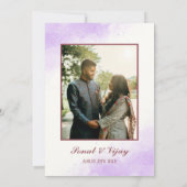 モダンなインドのヒンズー教の結婚式 ゲネシャ ロゴ パープル 招待状 (裏面)