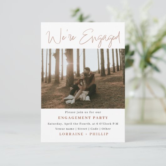 モダンなエンゲージメント2枚写真招待状 招待状 (スタンド正面)